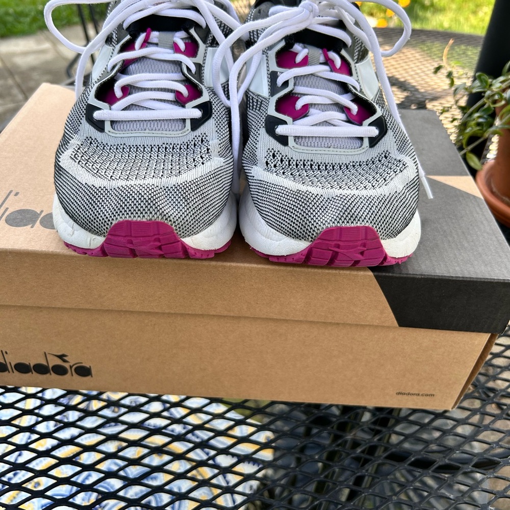 Women’s Diadora Black and Pink Athletic Shoes with Breathable Mesh - Picture 4 of 9
